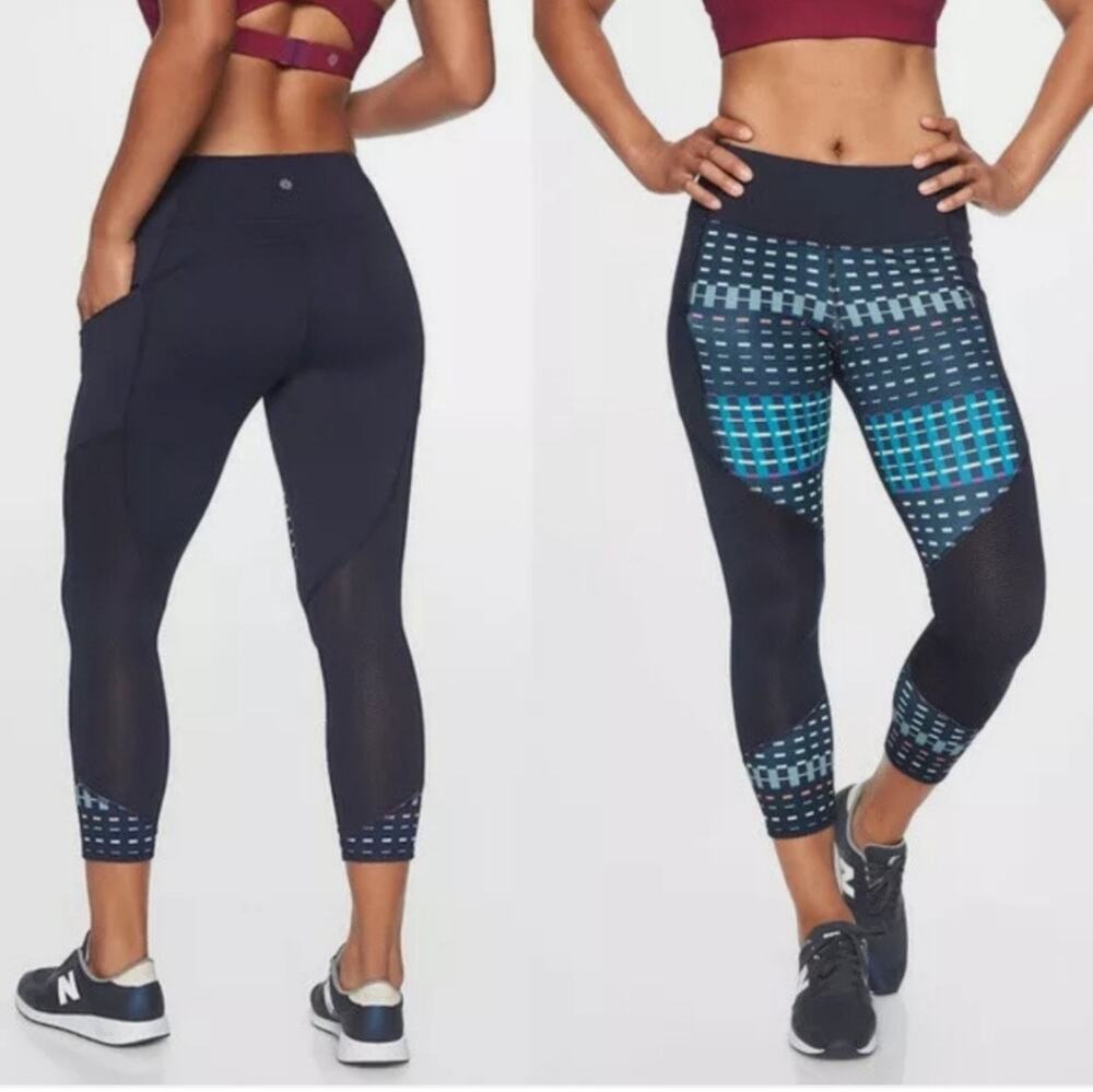 Athleta Small Timeless Contender Capris Leggings Zip Pockets Wicking Breathable
